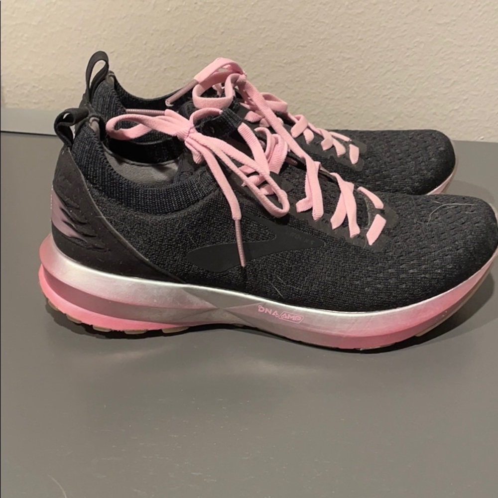 Brooks pink and black athletic shoe size 7